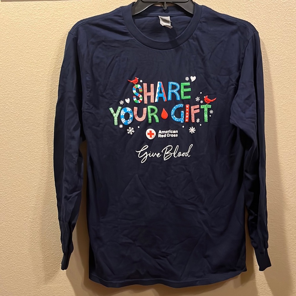 Christmas Edition Red Cross ‘Share Your Gift’ Long Sleeve Shirt Small